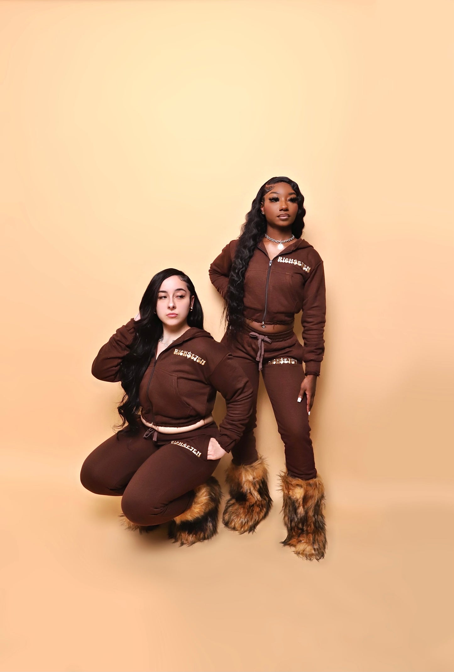 DISTRESSED CHOCOLATE CROPPED SET